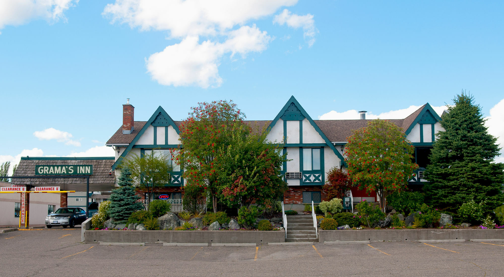 Grama's Inn Prince George Bagian luar foto
