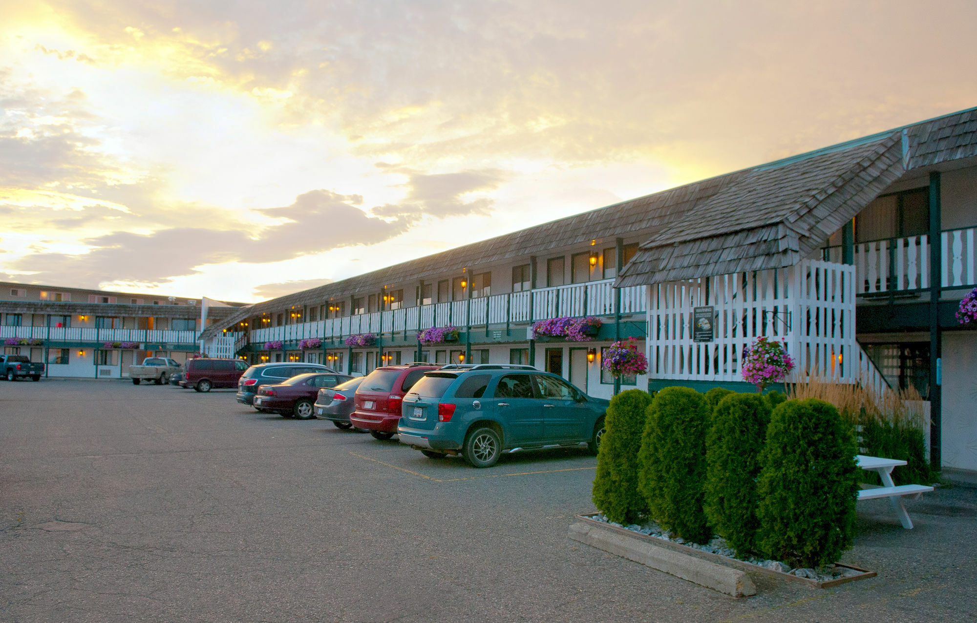 Grama's Inn Prince George Bagian luar foto