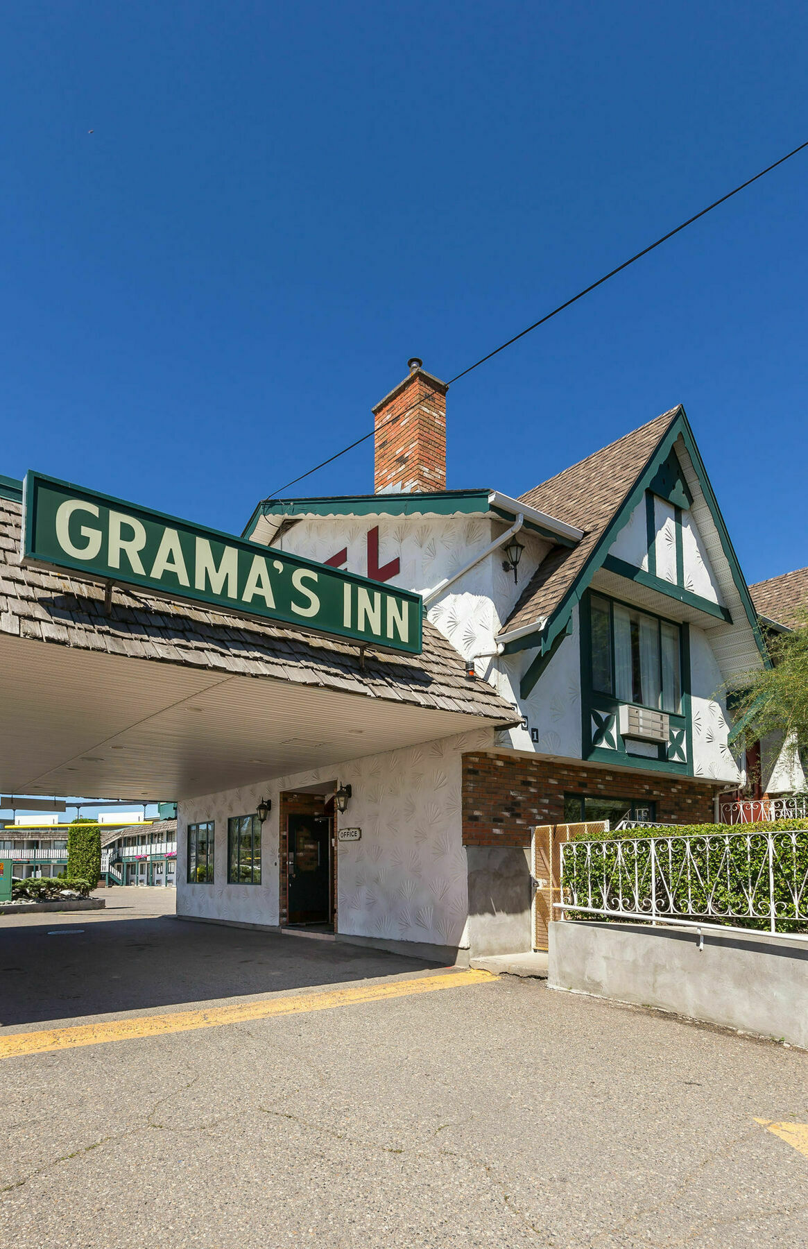 Grama's Inn Prince George Bagian luar foto